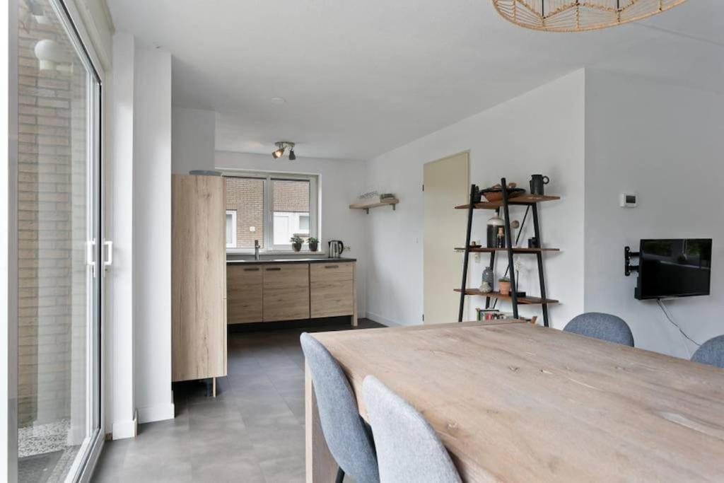 Huebsches Ferienhaus In Ouddorp - Fusslaeufig Zum Strand Und Zentrum Kültér fotó