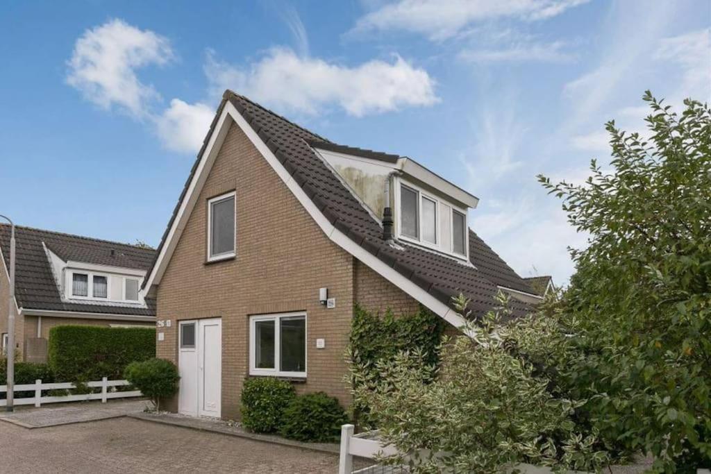 Huebsches Ferienhaus In Ouddorp - Fusslaeufig Zum Strand Und Zentrum Kültér fotó